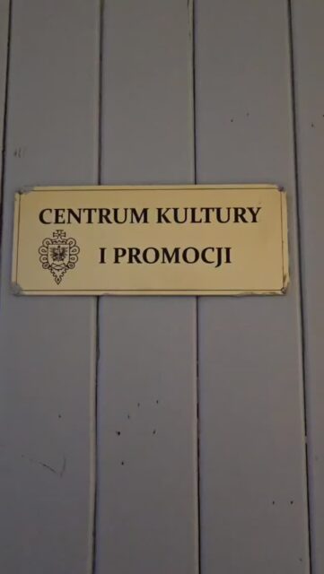 Jedna gmina i aż 16 zespołów regionalnych! 🌿✨
Dzisiejszy Gminny Przegląd Zespołów Regionalnych „Na nasyj dziedzinie” przyciągnął tak wielu uczestników i gości, że CKiP wraz z salą widowiskową wypełniły się po brzegi. 💛🎶 

Serdecznie dziękujemy wszystkim zespołom za ich piękne występy,  publiczności za tak liczny udział i niezwykłą atmosferę. Wasza obecność sprawia, że to wydarzenie jest naprawdę wyjątkowe! 💫 

Wyrazy szczególnej wdzięczności kierujemy również do Komisji Artystycznej za prowadzone konsultacje, dzięki którym nasze gminne zespoły mogą się rozwijać, doskonalić swoje umiejętności i z dumą pielęgnować lokalne tradycje. 🌾❤️

#czarnydunajec #podhale #tradycje #kulturapodhalańska #backstage #odzaplecza #nanasyjdziedzinie